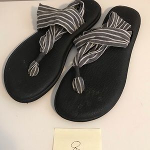 Size 8 Sanuks